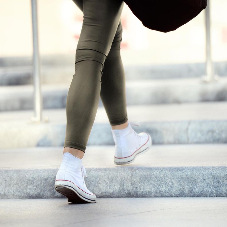 Koženka s velurovou rubovou stranou  – tmavá borovice,  image number 7