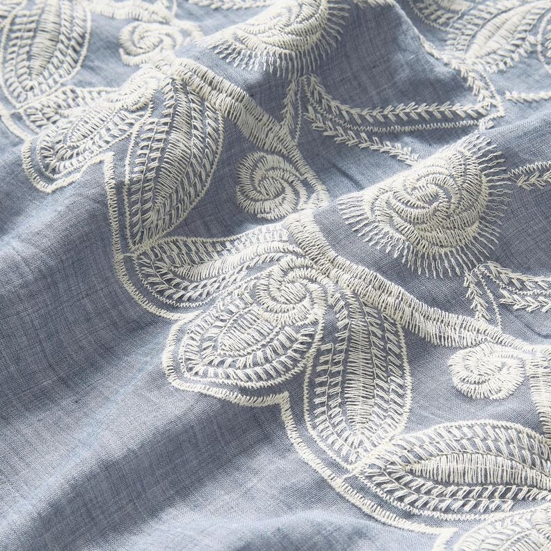 <h2>Bavlněn&yacute; batist s květinovou v&yacute;&scaron;ivkou &ndash; světle dž&iacute;nově modr&yacute;, vy&scaron;&iacute;van&yacute;</h2>,  image number 6