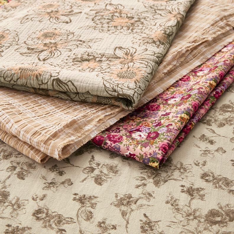 Mu&scaron;el&iacute;n / dvojit&aacute; mačkan&aacute; tkanina Letn&iacute; květiny &ndash; taupe (&scaron;edohněd&aacute;)/středně hněd&aacute;,  image number 5